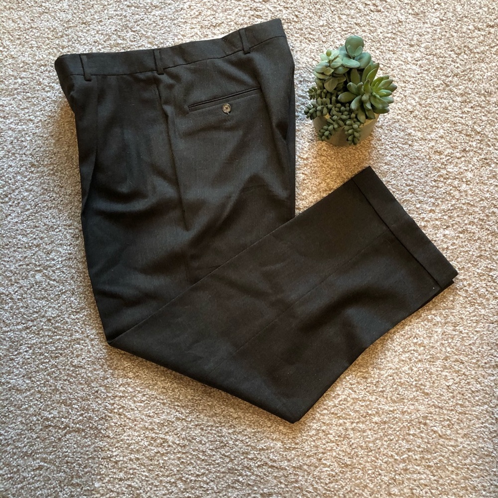 Price Drop💰Corbin Men’s Pleated Dress Pants